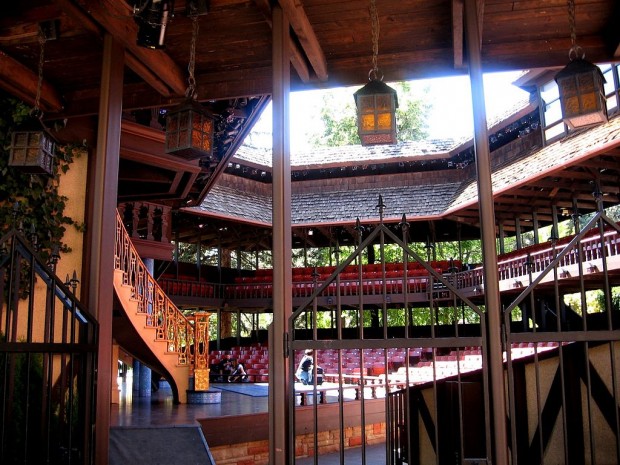 1024px-Globe_Theatre_at_SUU